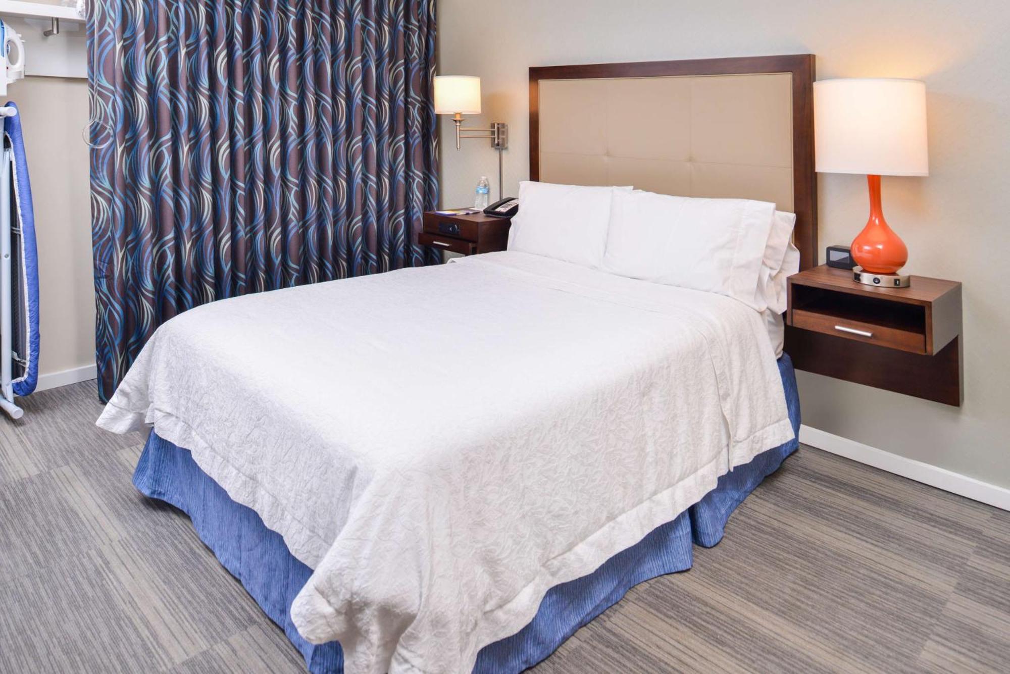 Hampton Inn Seattle Airport SeaTac Exterior photo